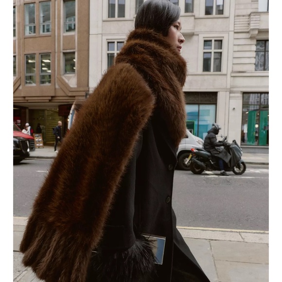 ZARA FAUX FUR FRINGED SCARF - Picture 2 of 14